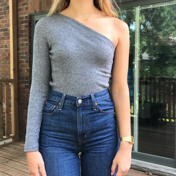 ONE SLEEVE TOP